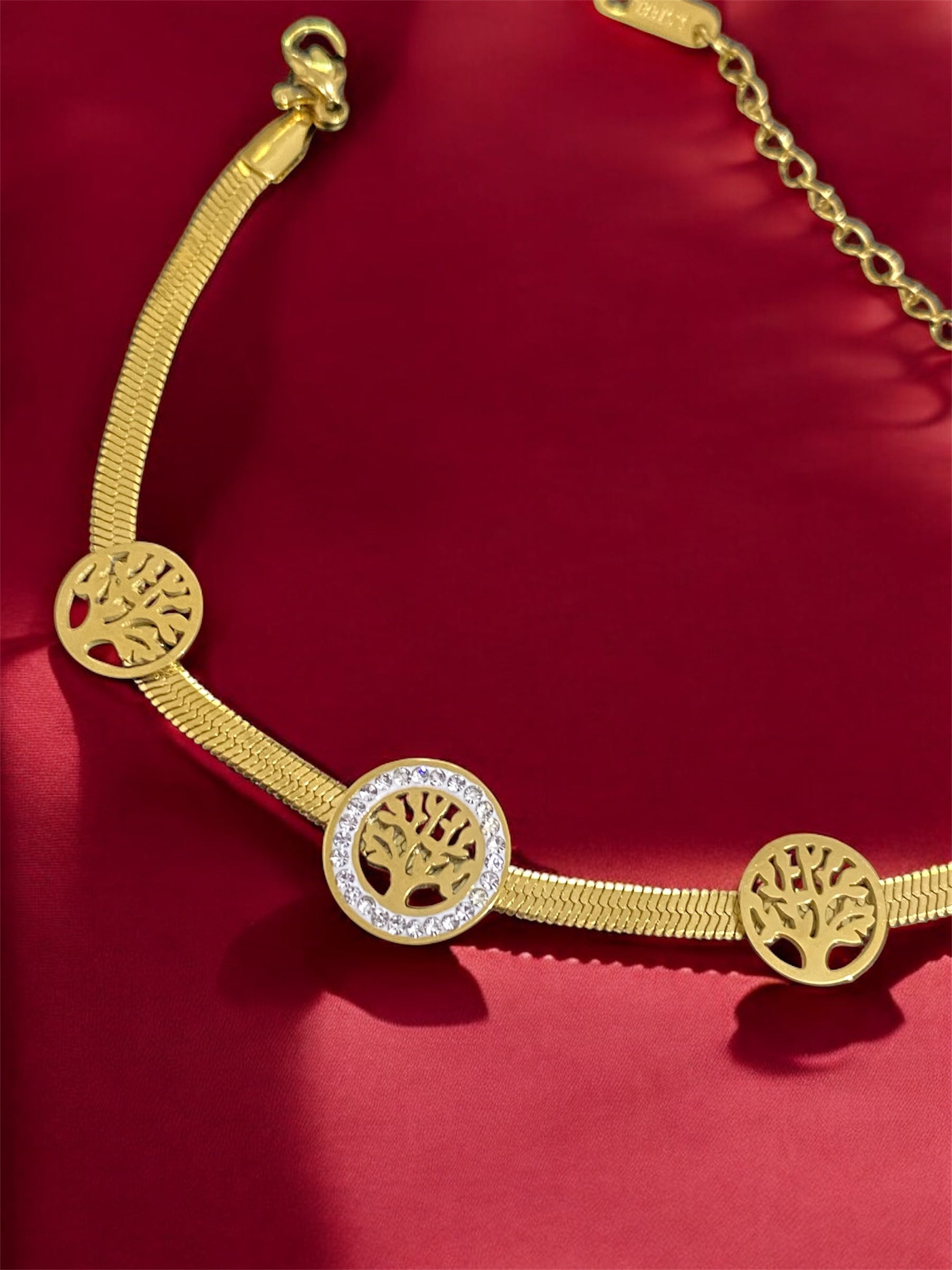 Elegant Anti-Tarnish Bracelet with Sparkling American Diamonds